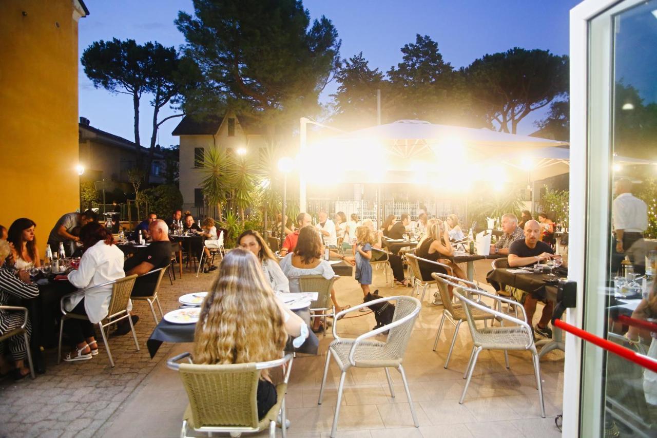 Hotel Falco Riccione Exterior photo