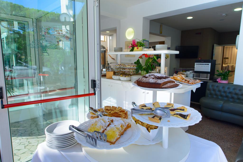 Hotel Falco Riccione Exterior photo
