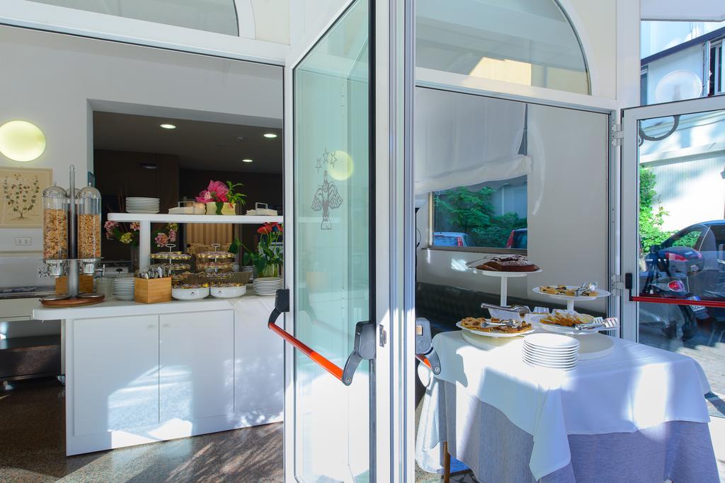 Hotel Falco Riccione Exterior photo
