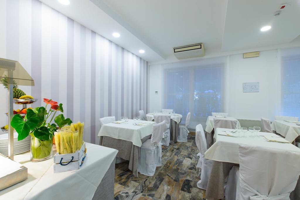 Hotel Falco Riccione Exterior photo